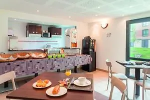 Hotel-residence Zenitude Les Hameaux - Versailles Hotel