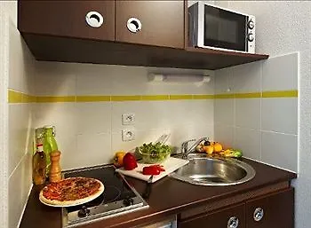 Hotel Hotel-residence Zenitude Les Hameaux - Versailles 3*
